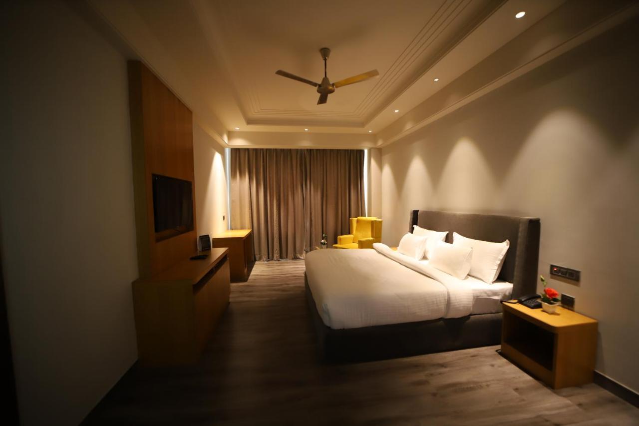 Hotel Abha Grand Alīgarh Extérieur photo