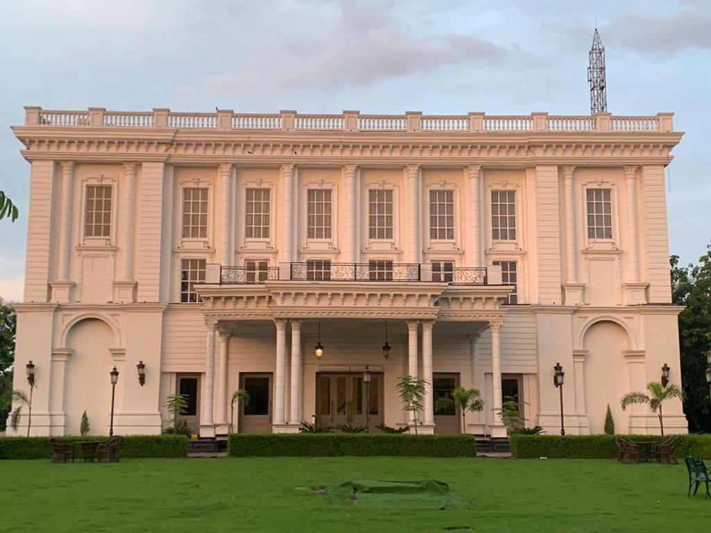 Hotel Abha Grand Alīgarh Extérieur photo
